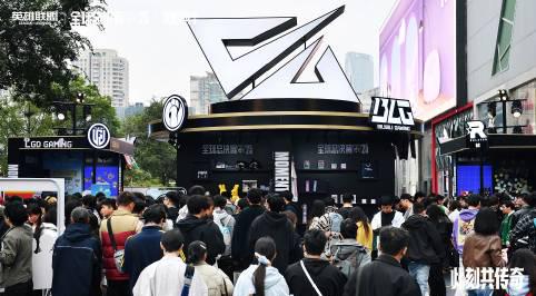 刷到成都联盟嘉年华现场视频,我连夜翻出压箱底的游戏截图:青春啊,原来藏在这些细节里