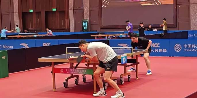 乒乓球也能这么玩?樊振东训练场上的欢乐扣球教学来了!