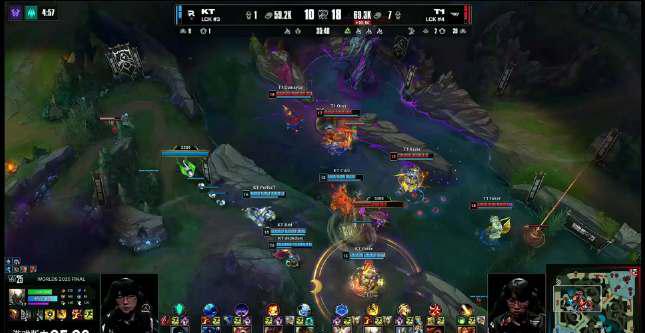 刷到T1夺冠消息时我正熬夜改方案,突然想起当年和室友挤在网吧看S赛的日子