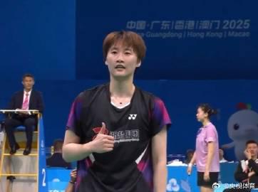 刷到陈雨菲晋级全运会八强时,我正卡在海外看国服比赛直播的转圈圈界面