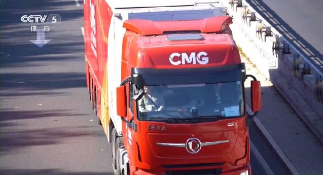 在海外刷到中国红转播车出征冬奥,我连夜给表弟打电话:想家了