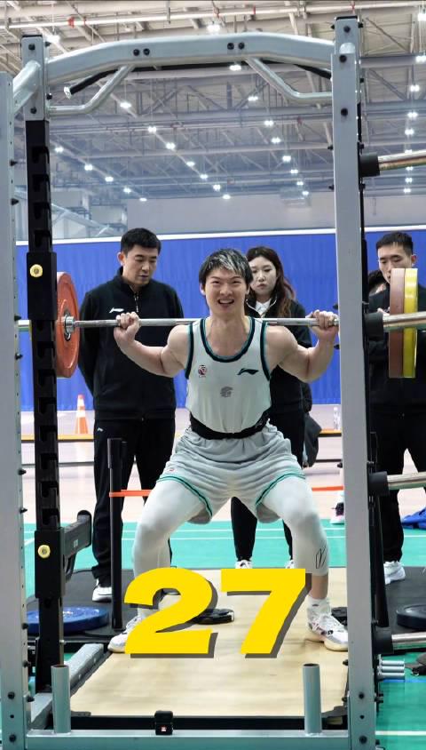 从负重深蹲27个看王哲林蜕变:减重成功的他如何成为CBA新赛季最大惊喜?