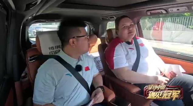 刷到李雯雯的训练视频时,我正被海外卡顿的国服游戏逼疯——这才懂运动员的‘延迟’有多扎心