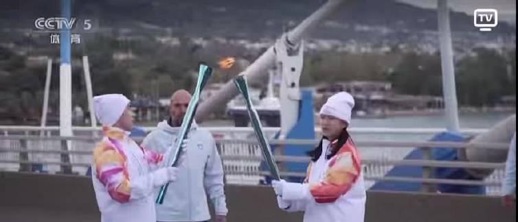 在希腊街头看见中国火炬手的那一刻,我才明白什么叫‘漂洋过海的骄傲’