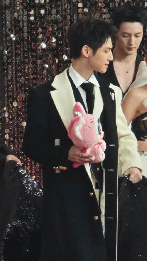 海外华人如何解决国内影视剧地区限制问题?实用教程帮你告别播放卡顿困扰