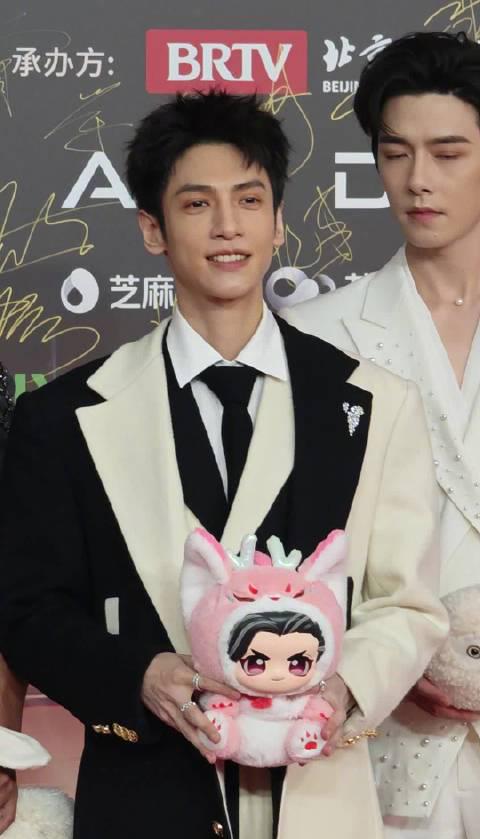 海外华人如何解决国内影视剧地区限制问题?实用教程帮你告别播放卡顿困扰