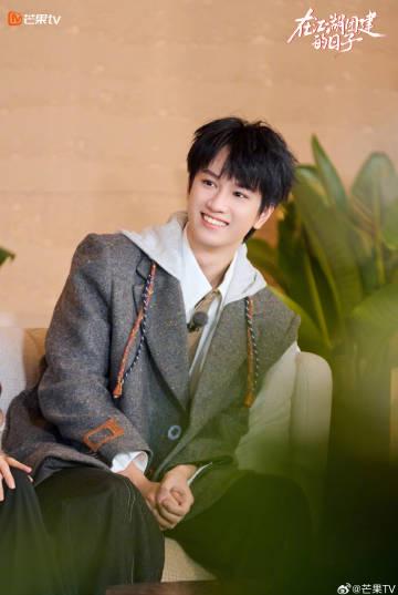 海外华人必看!3招解决爱奇艺地区限制,轻松追《水龙吟》团综