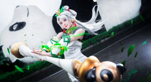 刷到LPL国风女团的蜀绣华服,我在海外卡成PPT!海外党怎么破局?