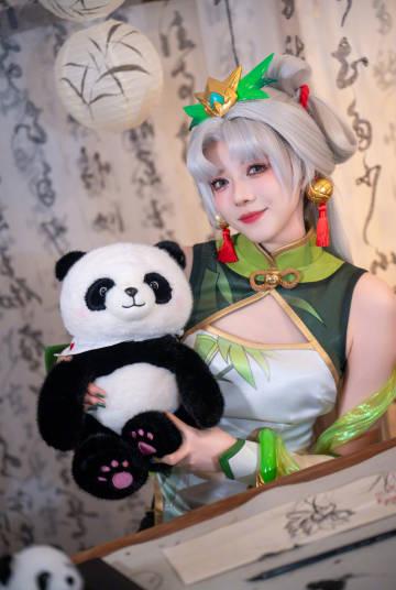 刷到LPL国风女团的蜀绣华服,我在海外卡成PPT!海外党怎么破局?