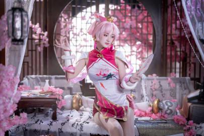 刷到LPL国风女团的蜀绣华服,我在海外卡成PPT!海外党怎么破局?