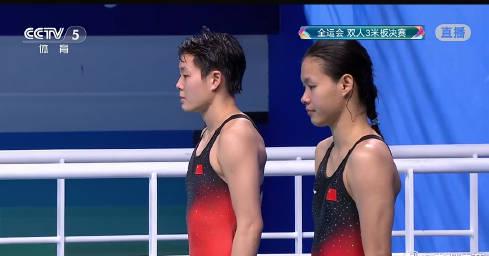 看到陈艺文林珊夺冠后,我翻出当年和闺蜜挤在宿舍看比赛的照片,眼眶突然湿了