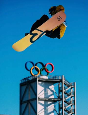 苏翊鸣首夺“水晶球”奖杯!中国单板滑雪大跳台历史性突破,他到底有多强?