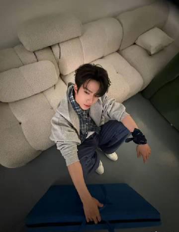 海外追剧党必看:手把手教你破解地区限制,轻松看遍国内热门影音